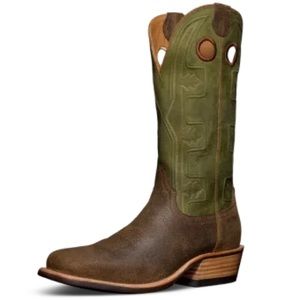 Worn twice, don’t fit me that well! Beautiful boot though!